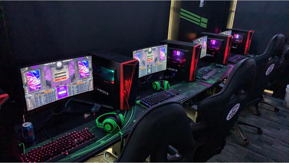 Students gaming in the UQ Esports room